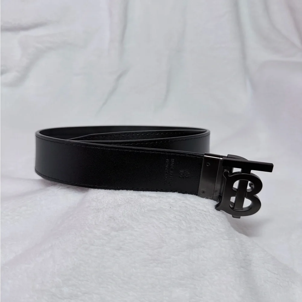 👨🏻Burberry Black Leather Belt reversible size 40/100